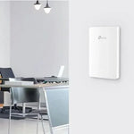 Punto de Acceso Inalámbrico TP-Link Omada EAP615-WALL/ WiFi 6/ PoE/ 1800Mbps/ 2.4GHz 5GHz/ Antenas de 4dBi/ WiFi 802.11 ax/ac/a/n/b/g 802.3af/at - PixelPlaza