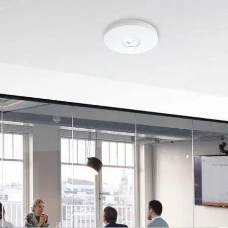 Punto de Acceso Inalámbrico TP-Link Omada EAP670/ WiFi 6/ PoE+/ 5378Mbps/ 2.4GHz 5GHz/ Antenas de 5dBi/ WiFi 802.11 ax/ac/a/n/b/g - PixelPlaza