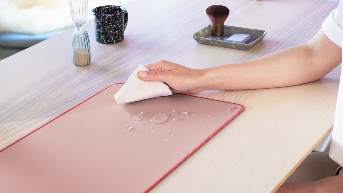Alfombrilla Logitech desk mat - studio series rosa oscuro