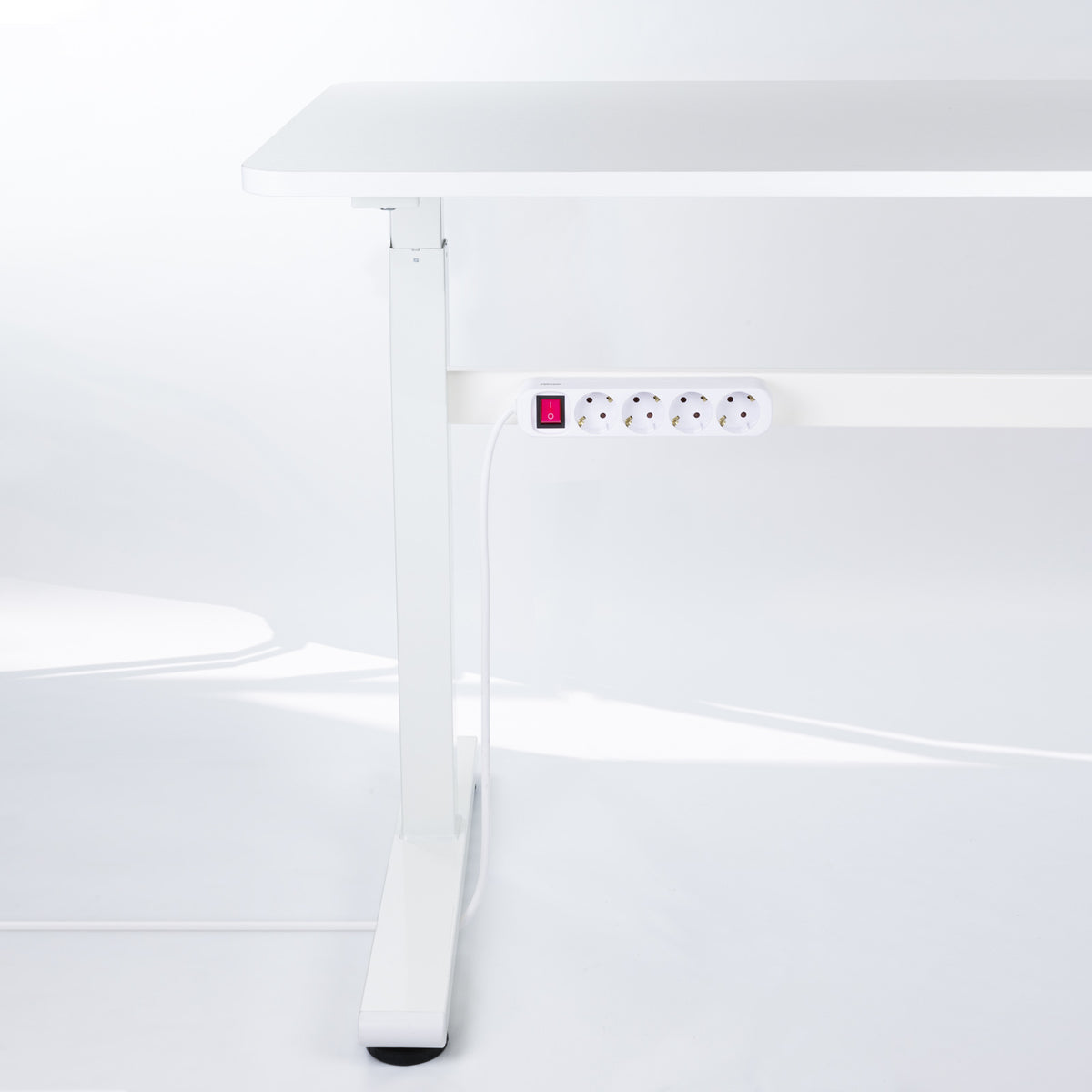Regleta con Interruptor Nanocable 10.37.0004/ 4 Tomas de Corriente/ Cable 1.4m/ Blanca