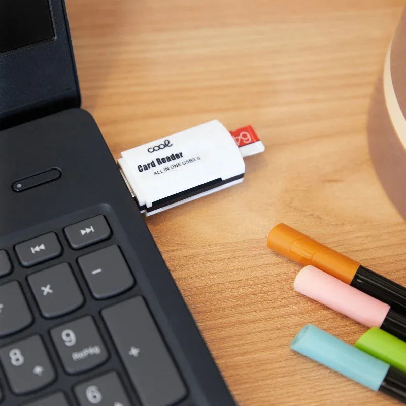 Lector USB Tarjetas Memoria Universal COOL (All in One) Blanco - PixelPlaza