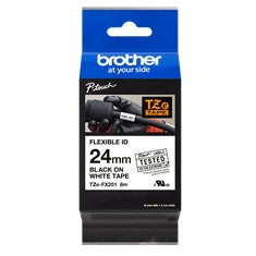 Cinta laminada Brother tzefx251 texto negro sobre fondo blanco · 24mm ancho · 8m longitud